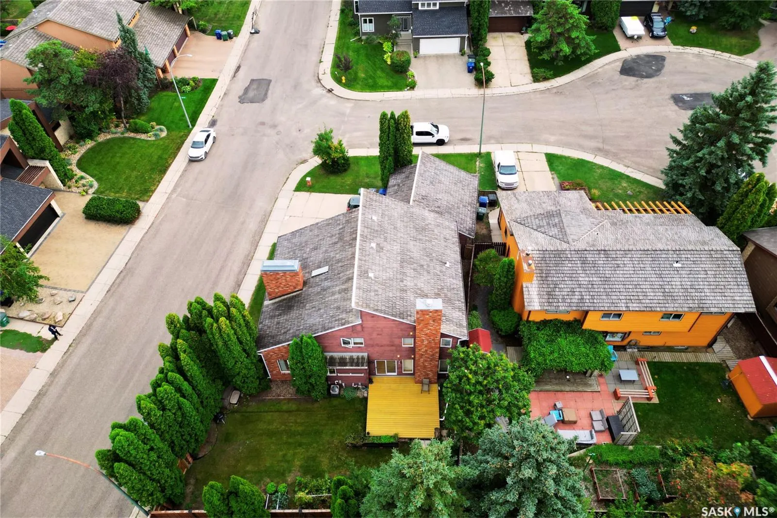 139 Lakeshore CRESCENT
