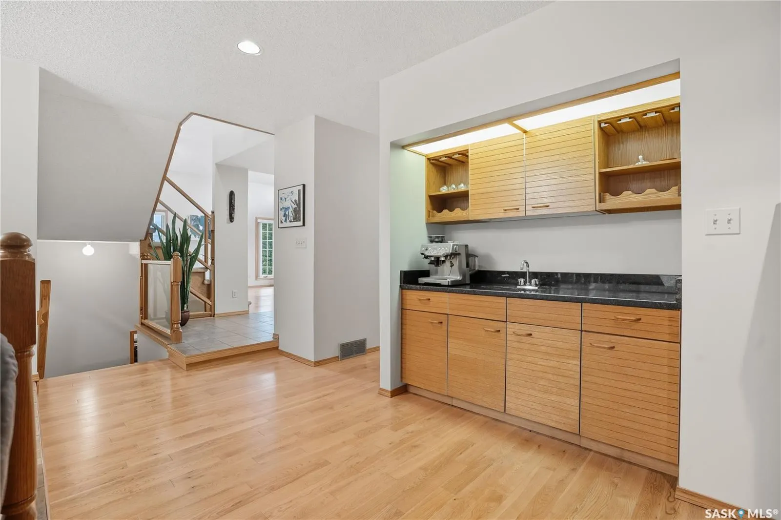139 Lakeshore CRESCENT