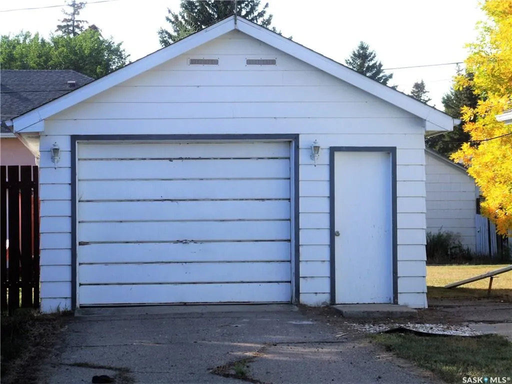 118 2nd STREET W