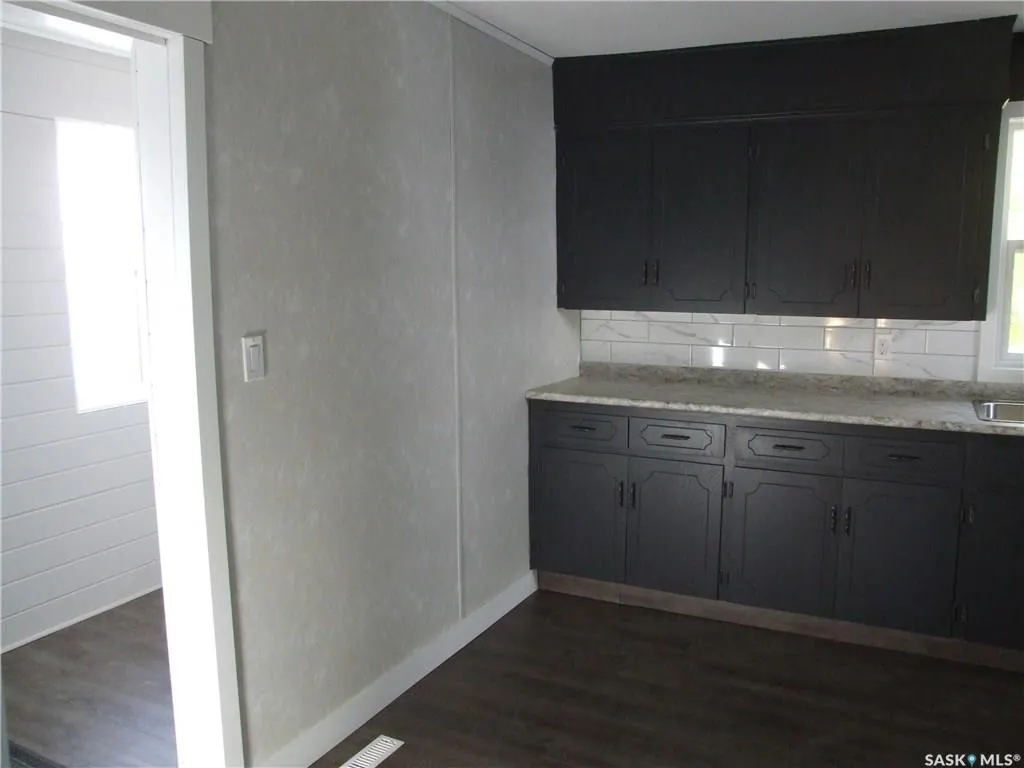 118 2nd STREET W