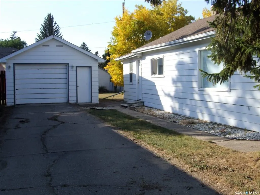 118 2nd STREET W
