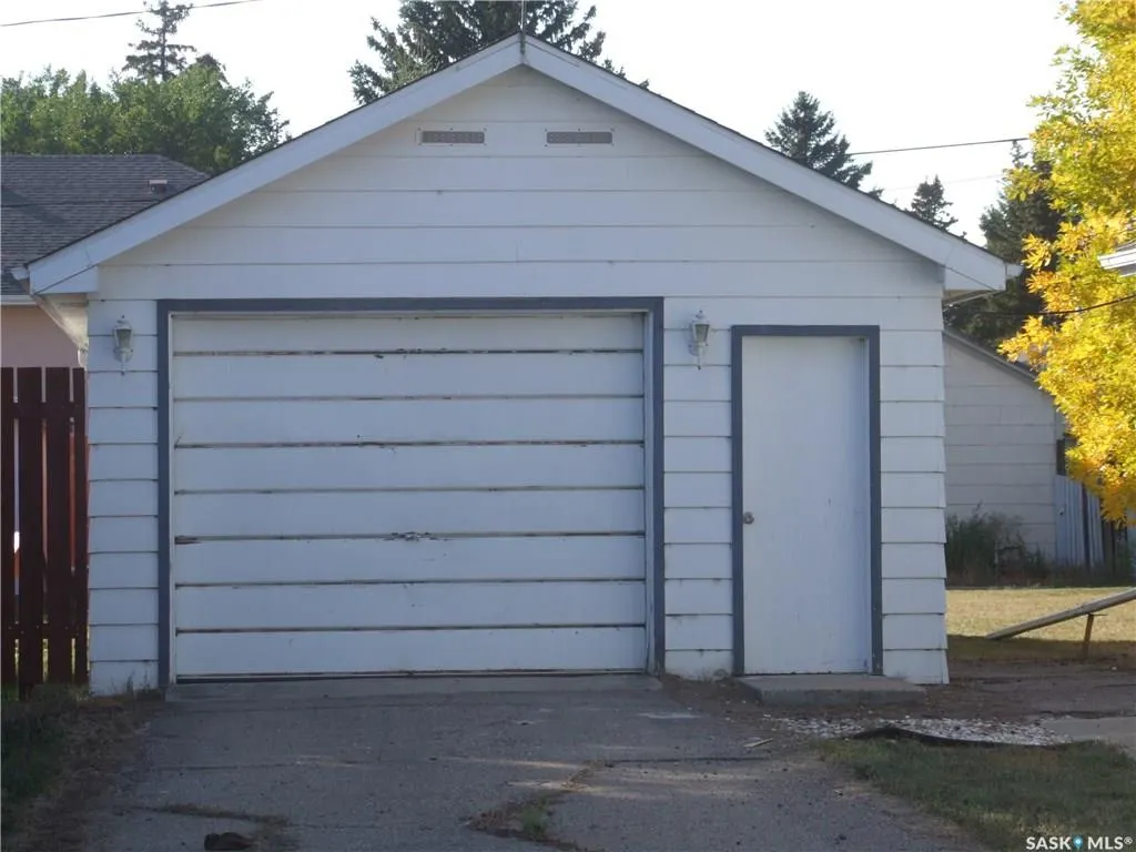 118 2nd STREET W