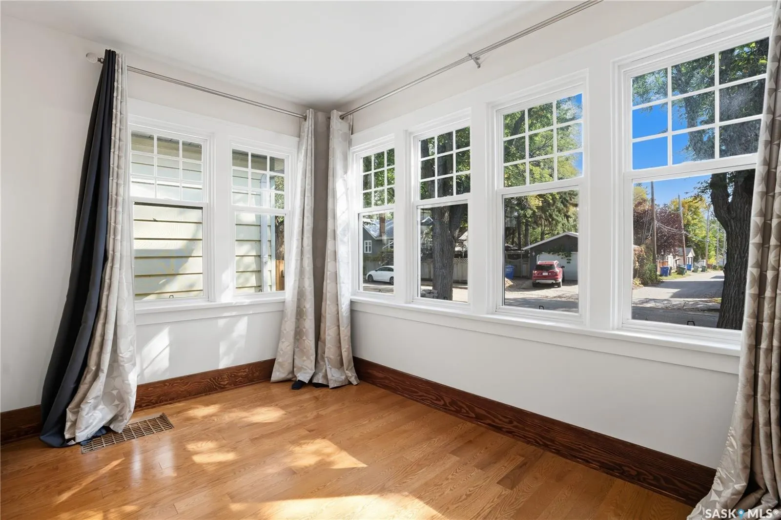 3320 15th AVENUE