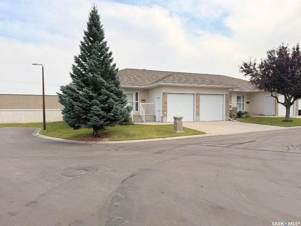 165 Robert STREET W, #417