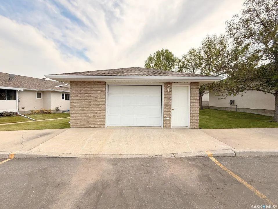 165 Robert STREET W, #417
