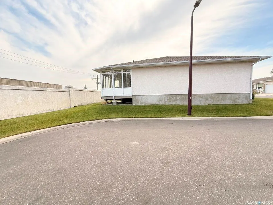 165 Robert STREET W, #417