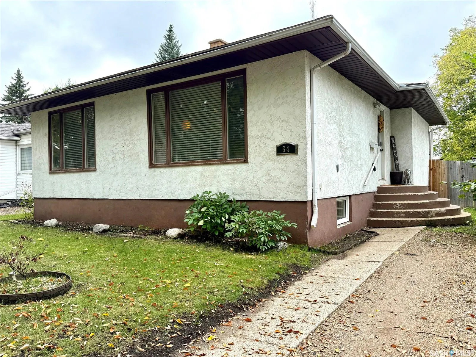 54 Assiniboia AVENUE