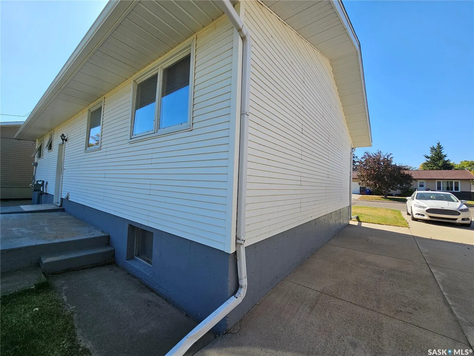 417 4th AVENUE W