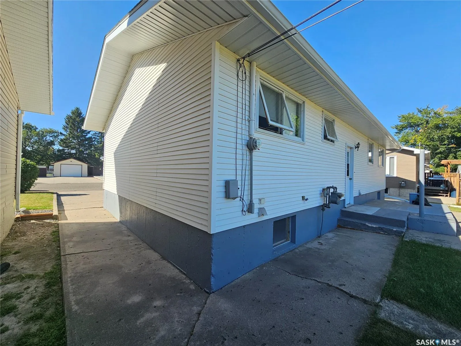417 4th AVENUE W