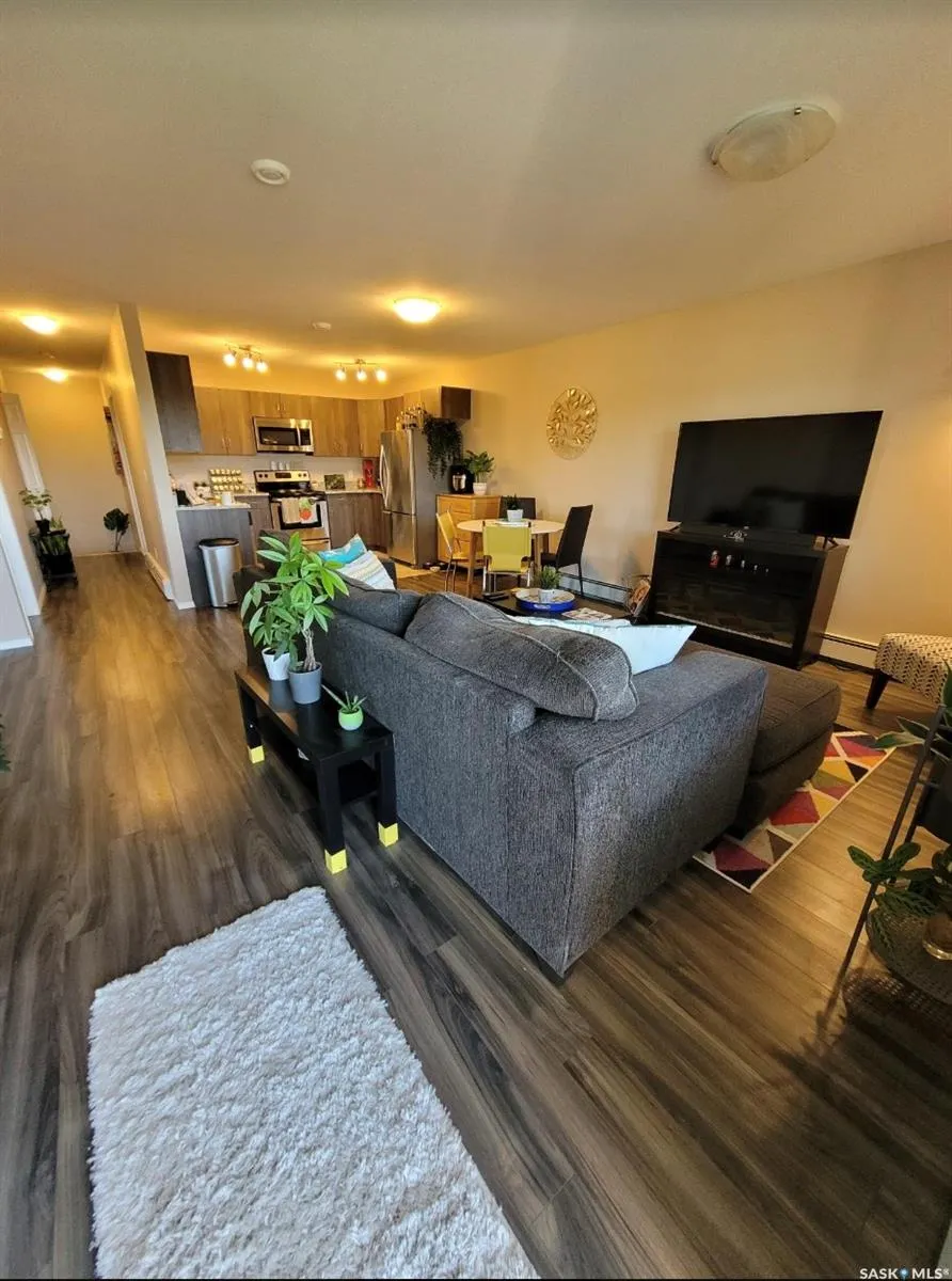 825 Gladstone STREET E, #3 & 4