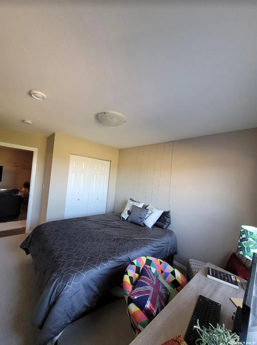 825 Gladstone STREET E, #3 & 4