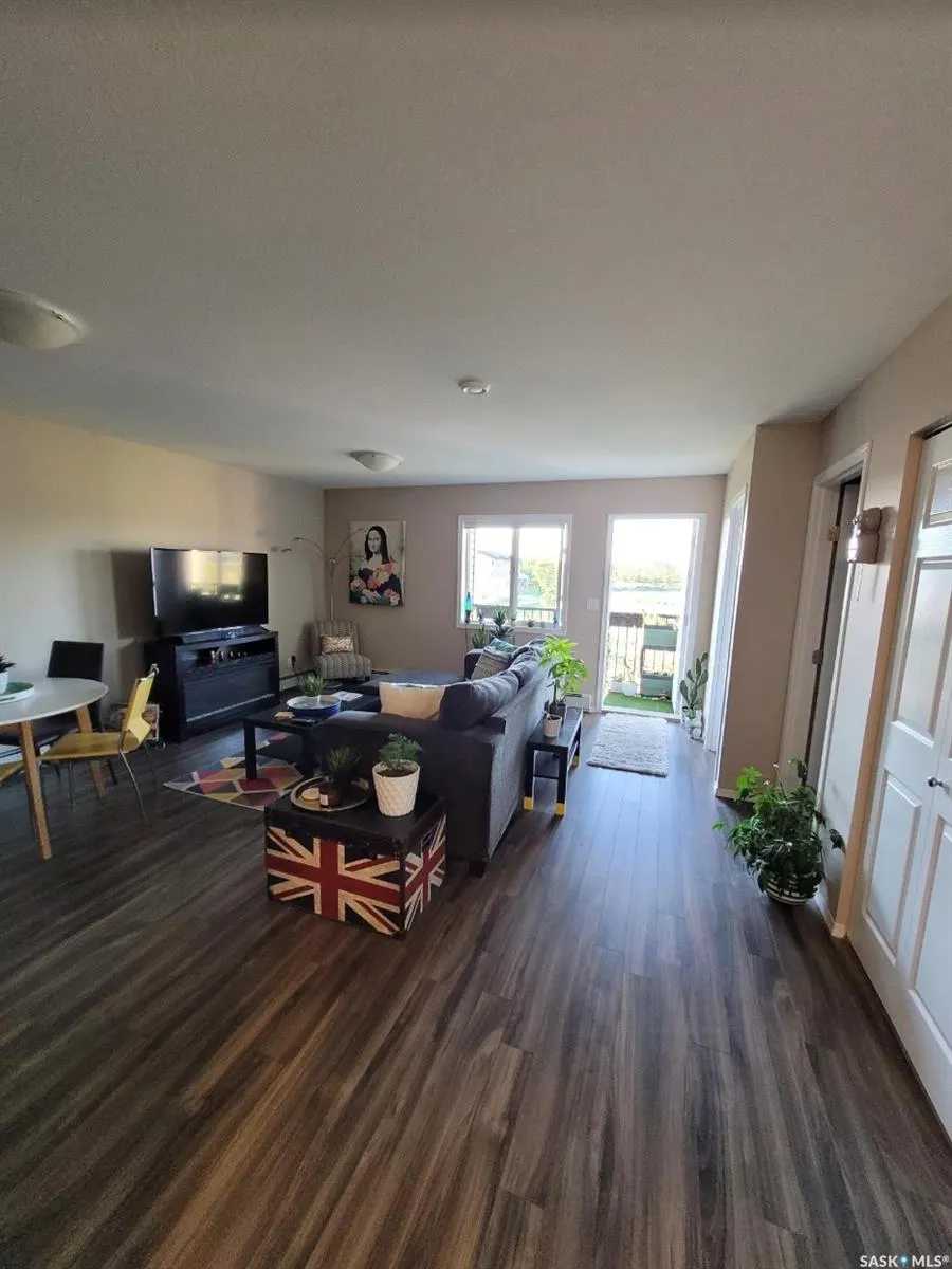 825 Gladstone STREET E, #3 & 4