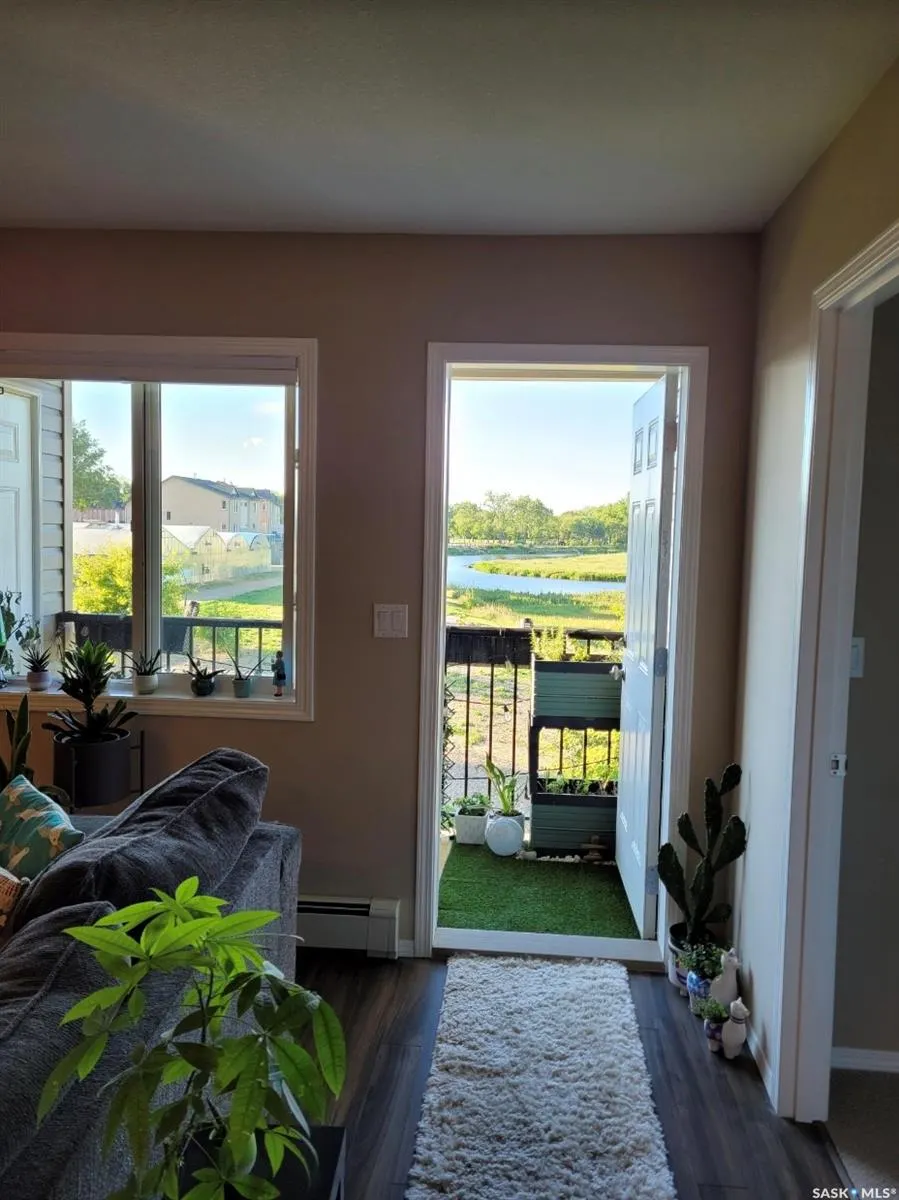825 Gladstone STREET E, #3 & 4