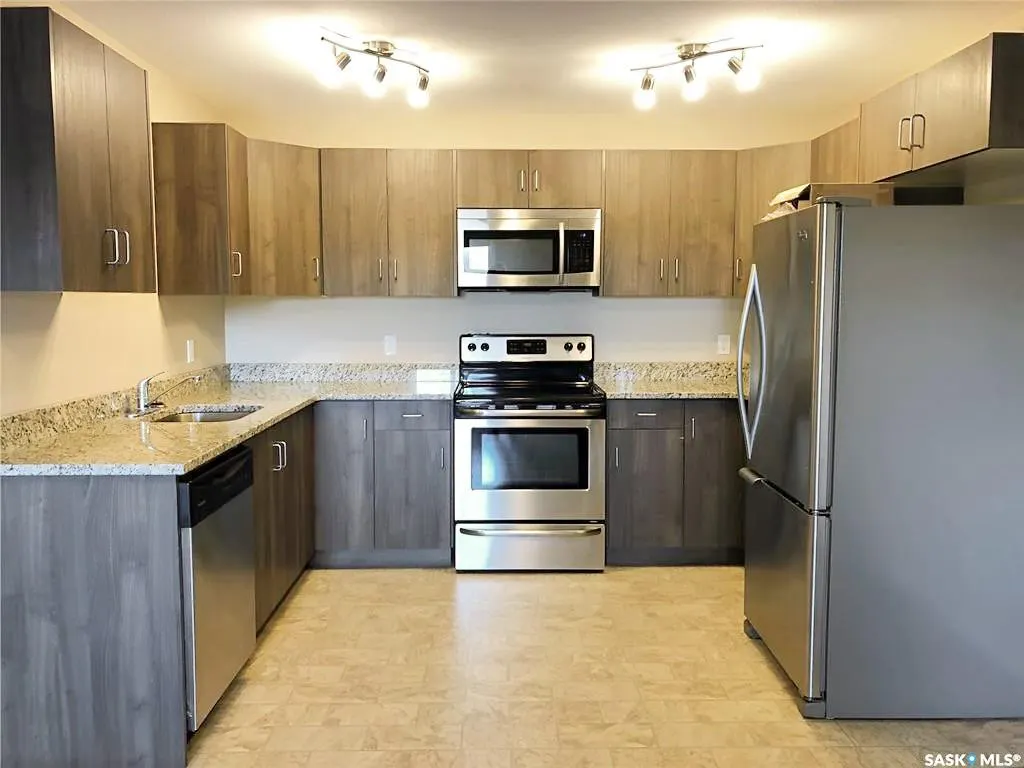 825 Gladstone STREET E, #3 & 4