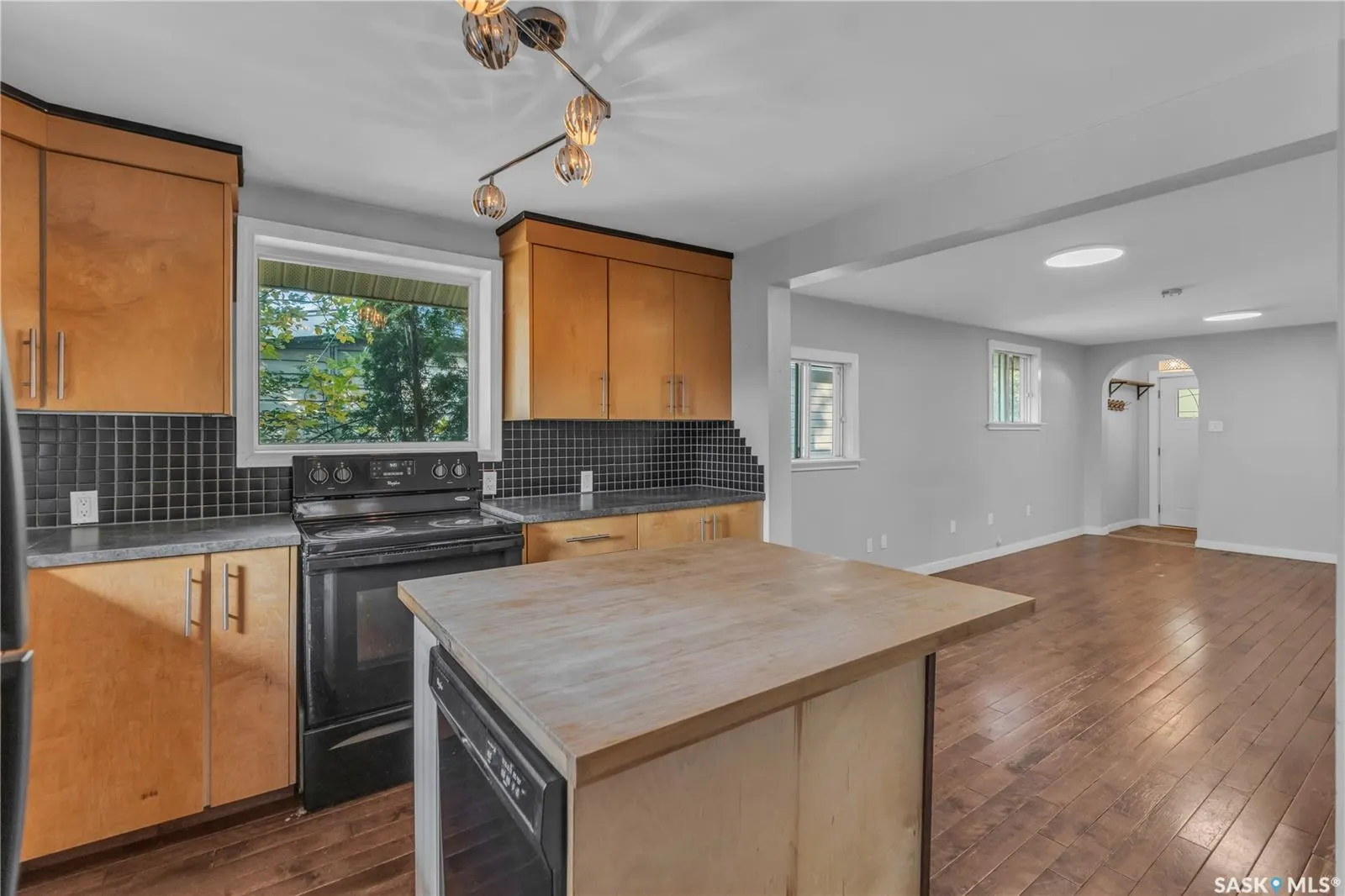 204 4th STREET E