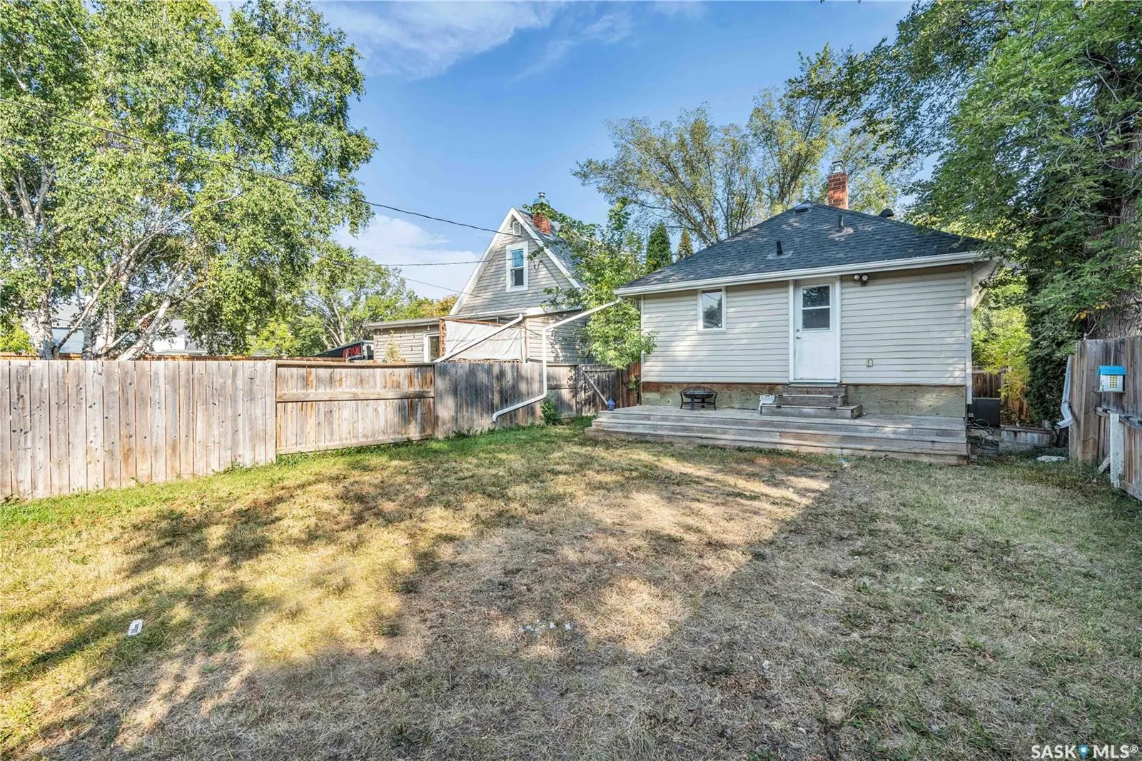 204 4th STREET E