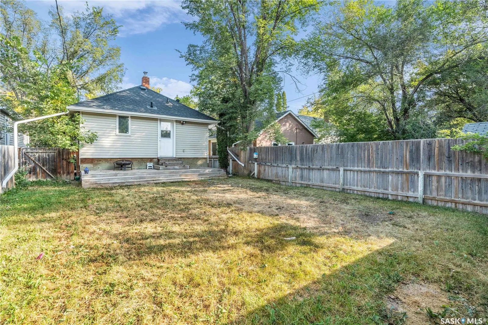 204 4th STREET E