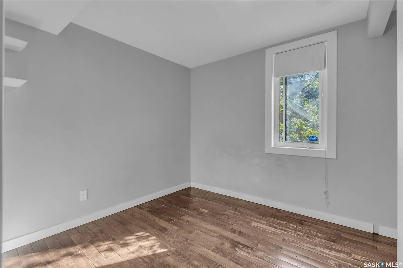 204 4th STREET E