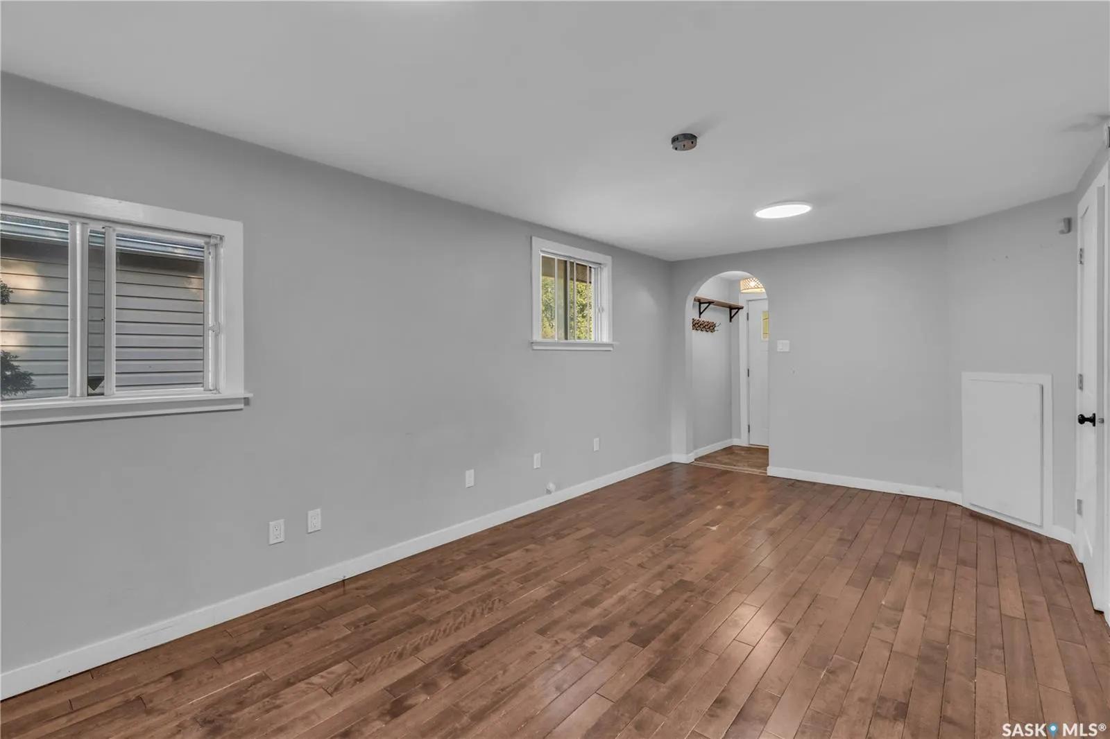 204 4th STREET E