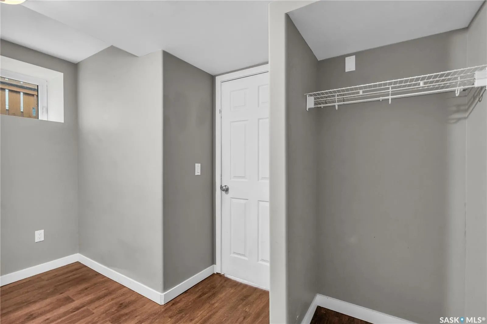 204 4th STREET E