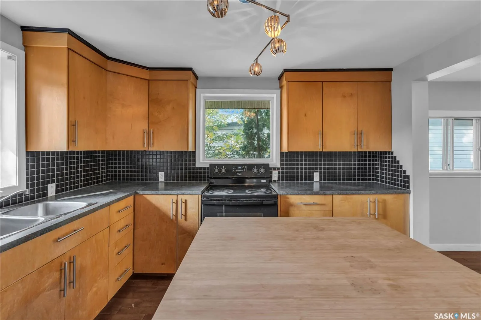 204 4th STREET E