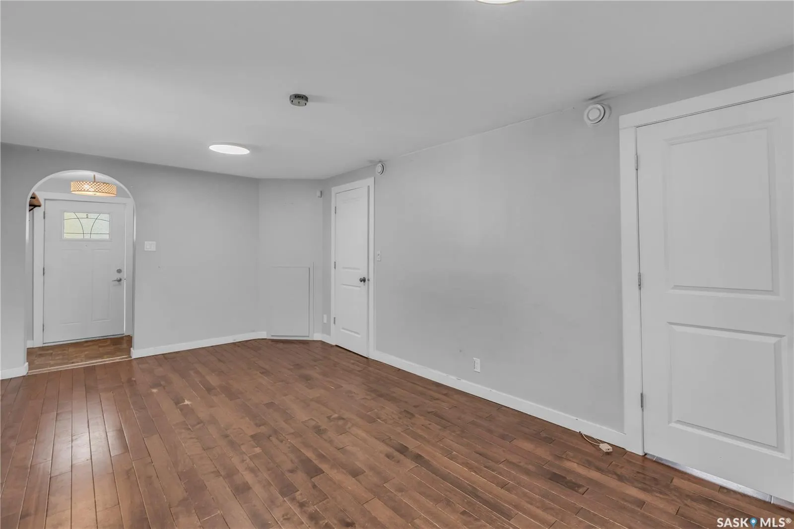 204 4th STREET E