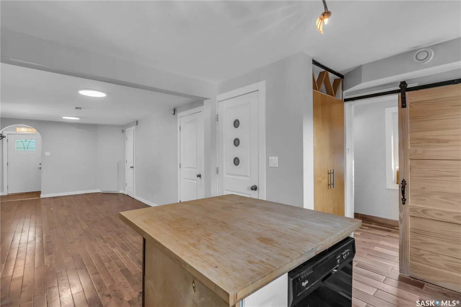 204 4th STREET E