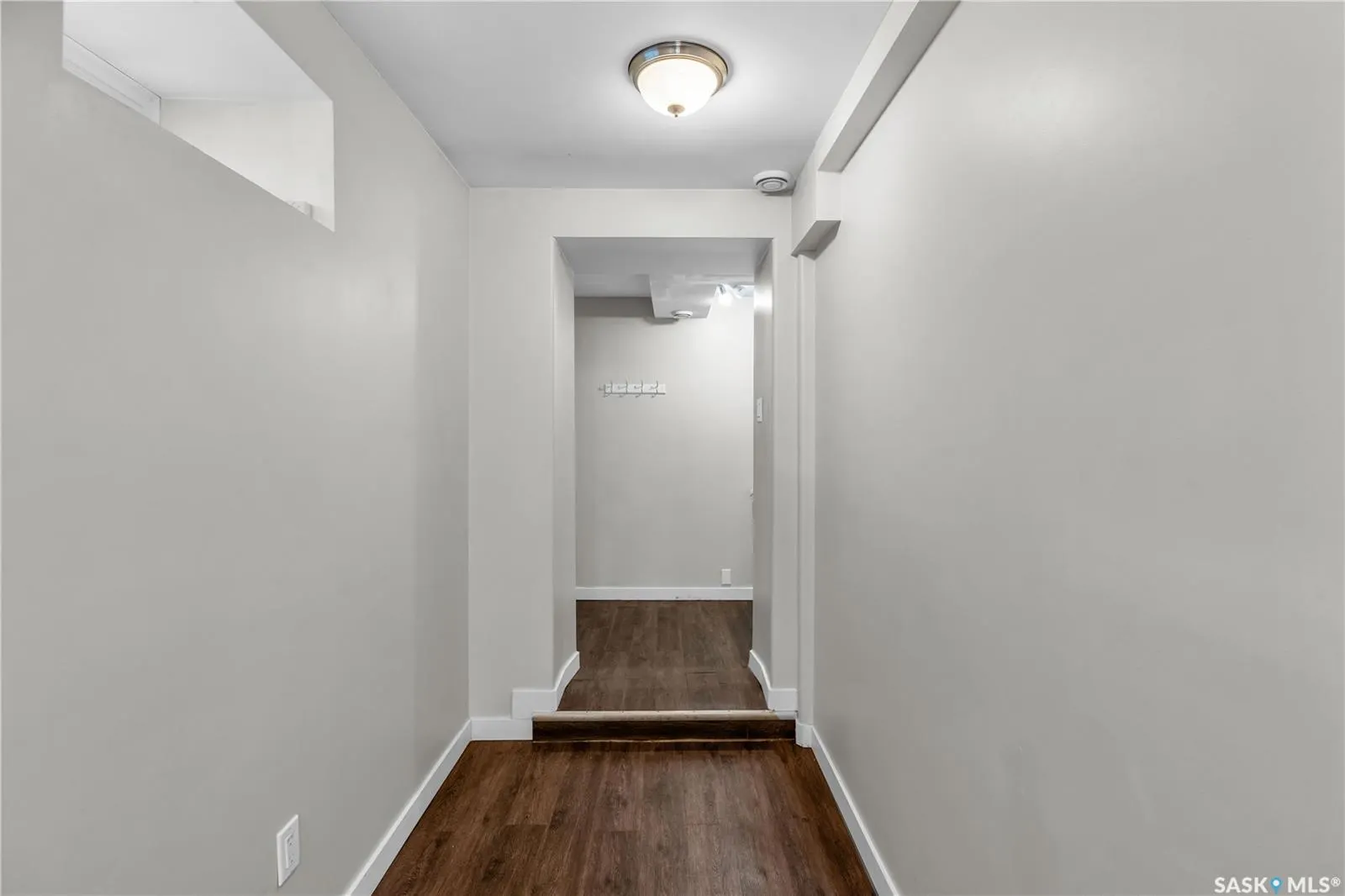 204 4th STREET E
