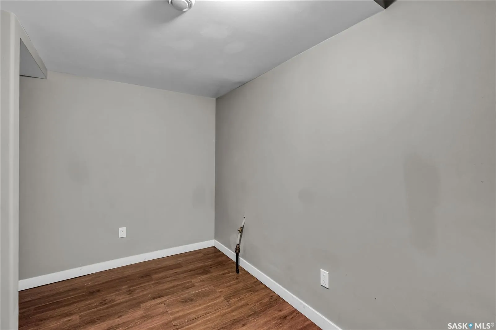 204 4th STREET E