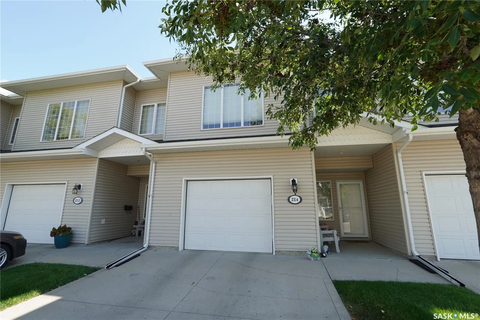 214 Mount Royal PLACE