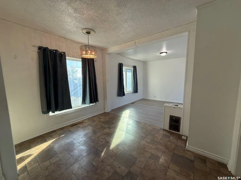 29 6th Street CRESCENT W