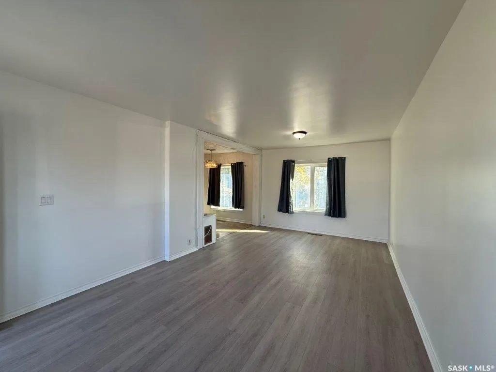 29 6th Street CRESCENT W
