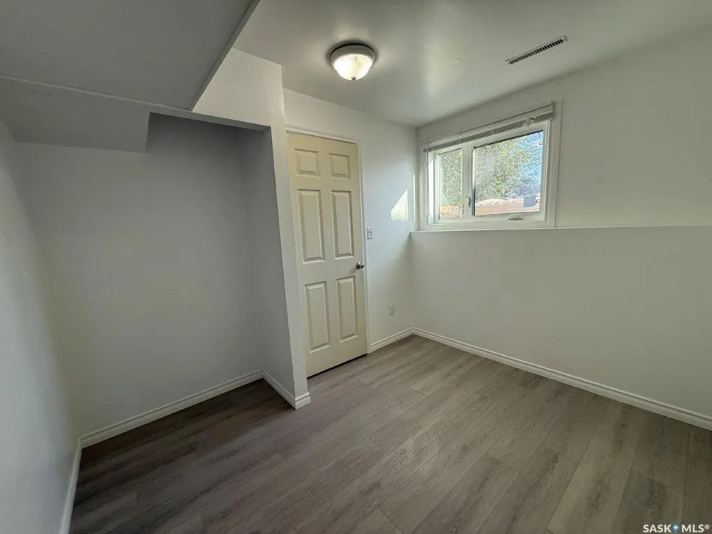29 6th Street CRESCENT W