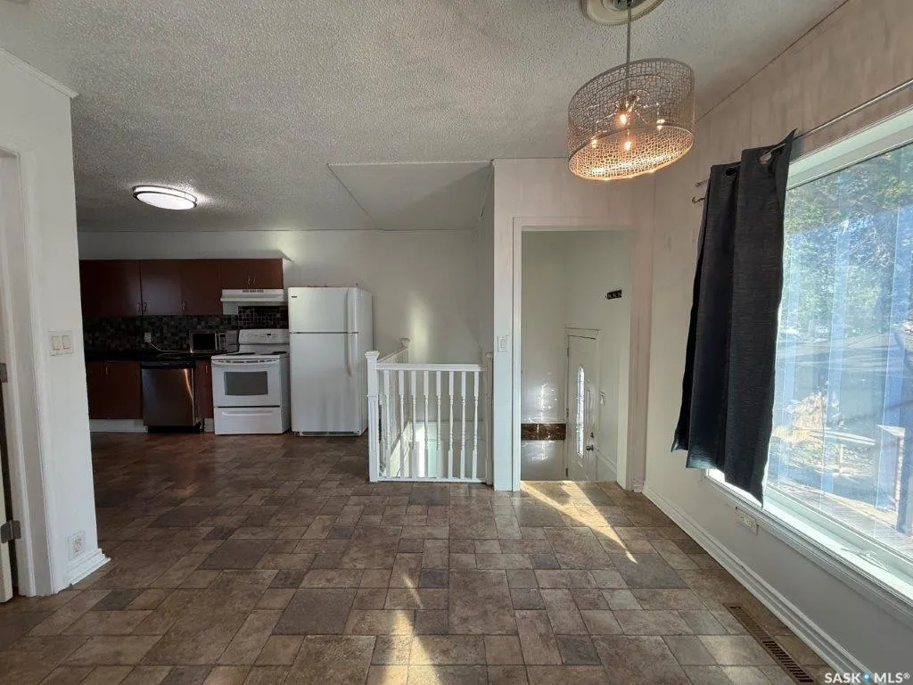 29 6th Street CRESCENT W