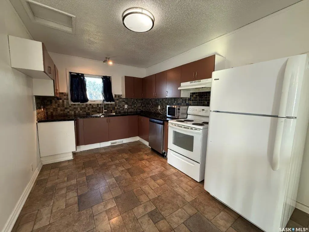 29 6th Street CRESCENT W