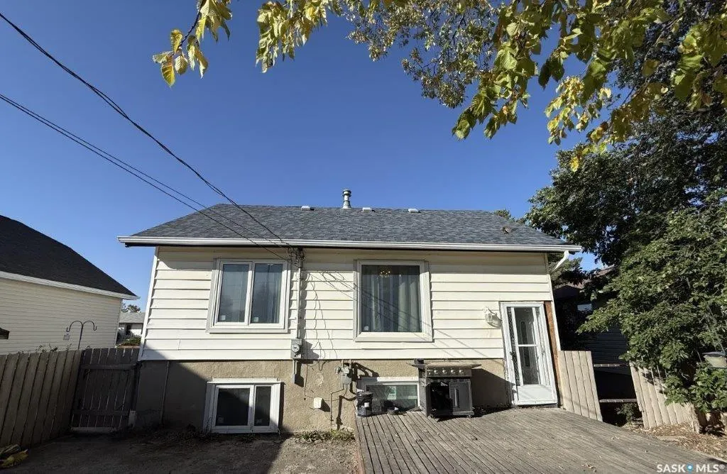 29 6th Street CRESCENT W
