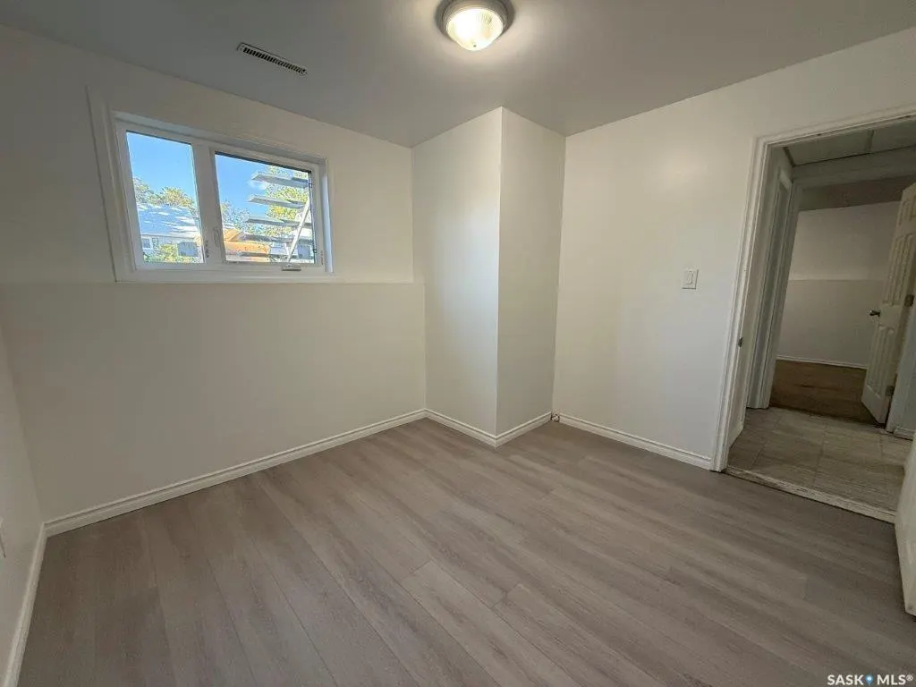 29 6th Street CRESCENT W