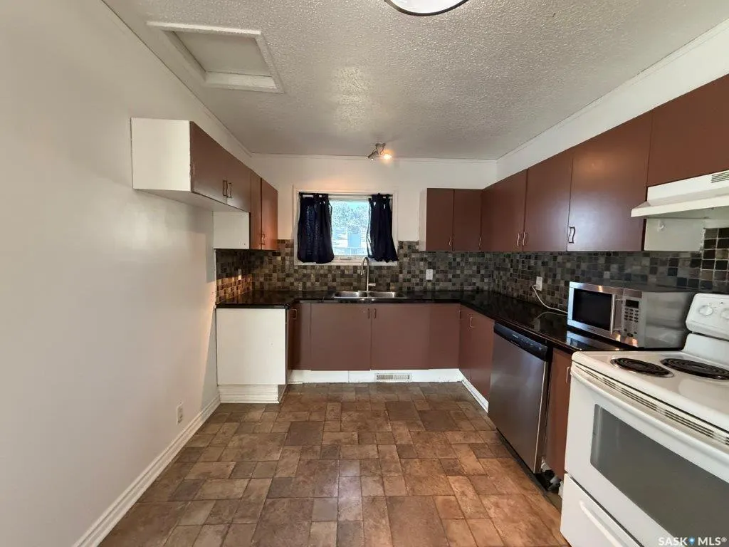 29 6th Street CRESCENT W