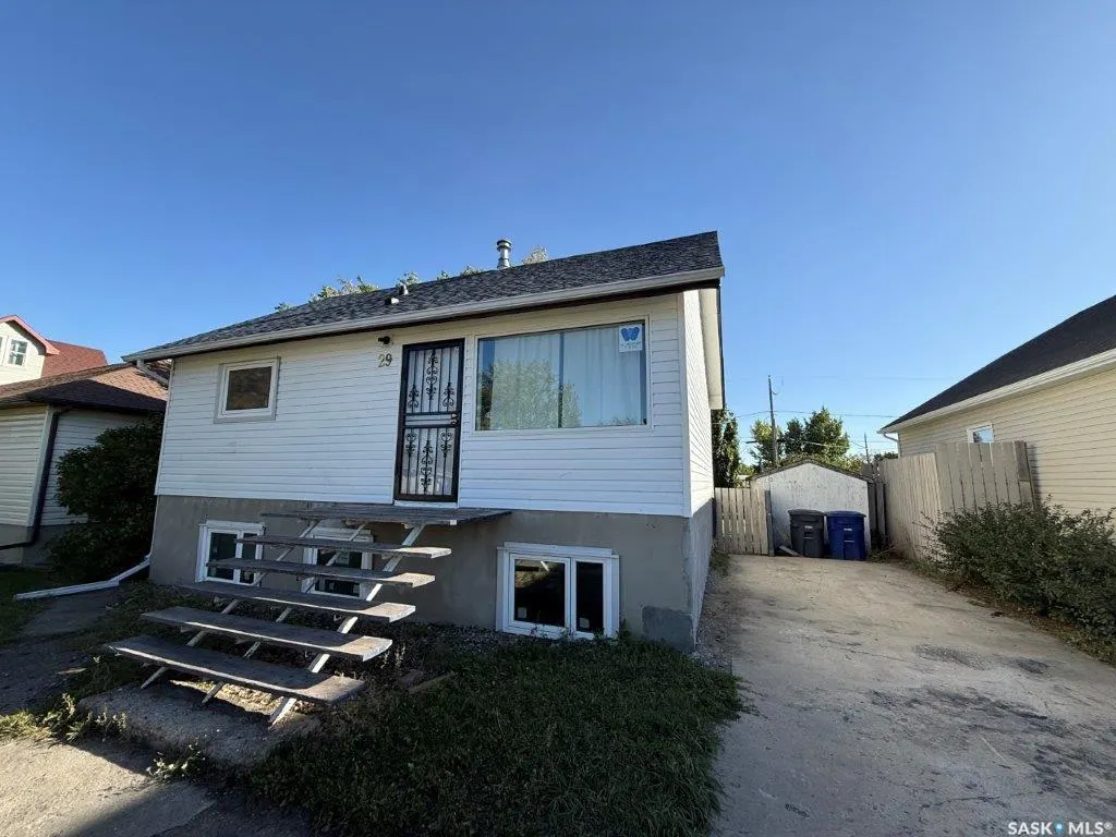 29 6th Street CRESCENT W