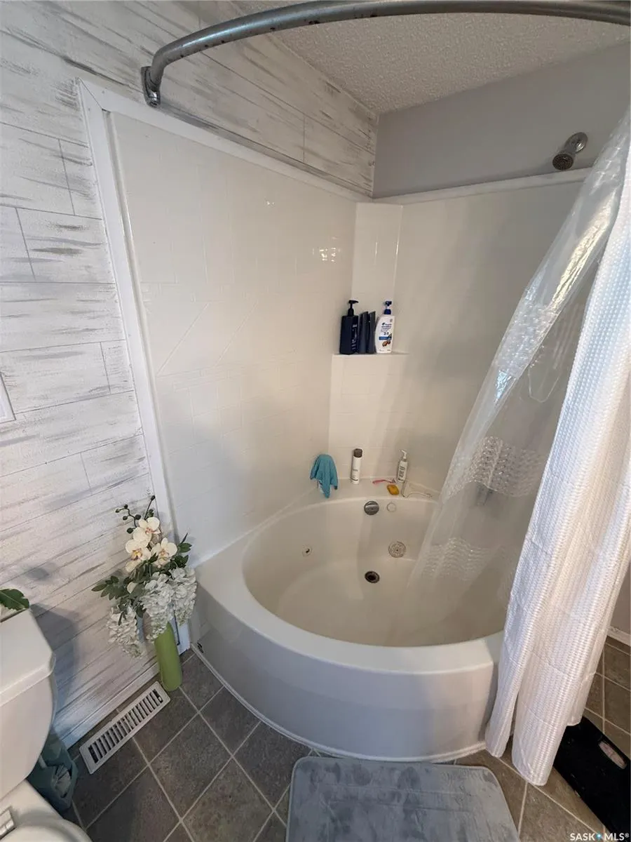 220 5th STREET W