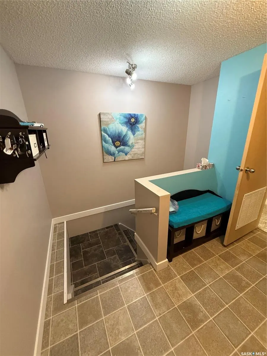220 5th STREET W