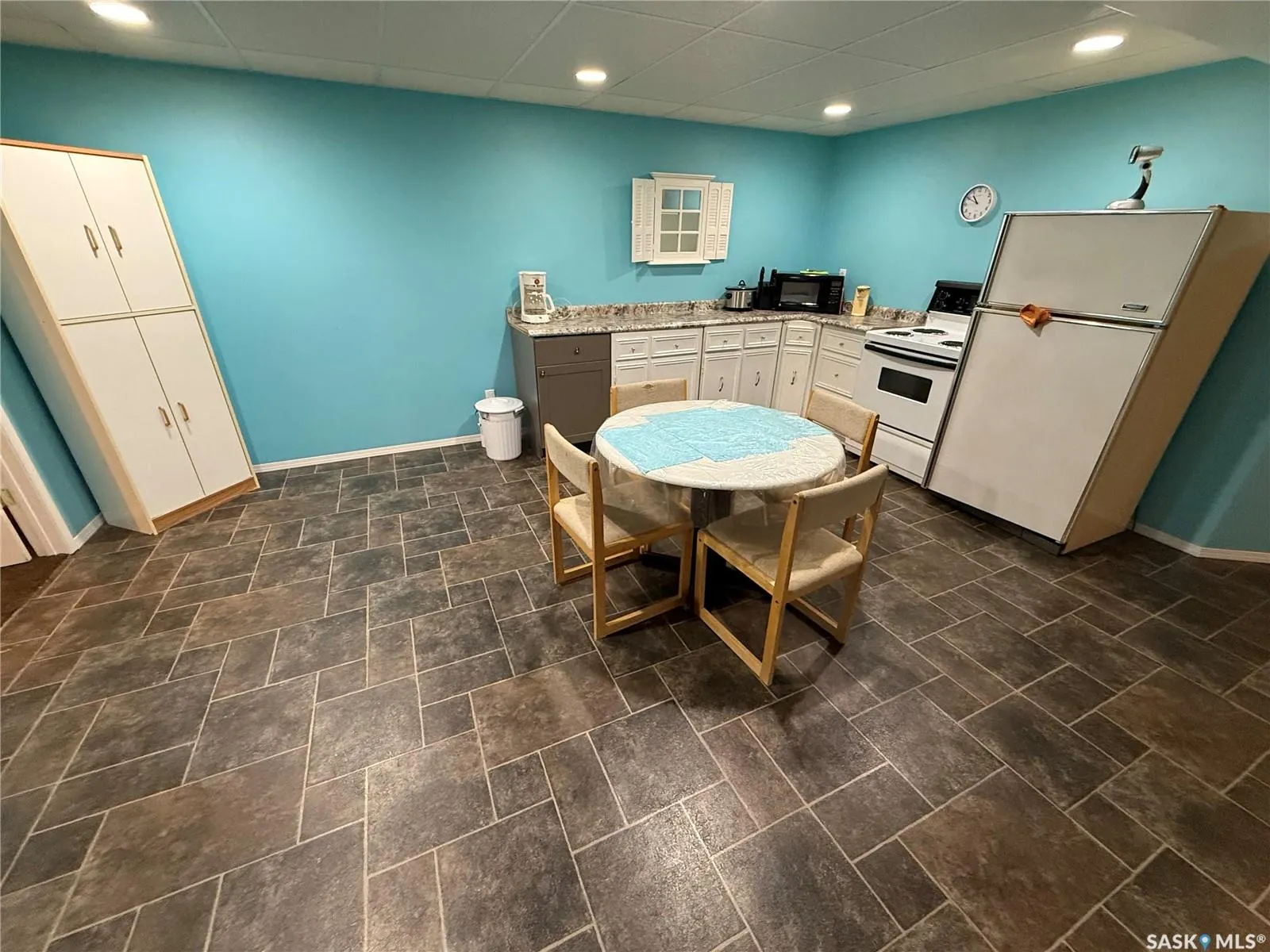 220 5th STREET W