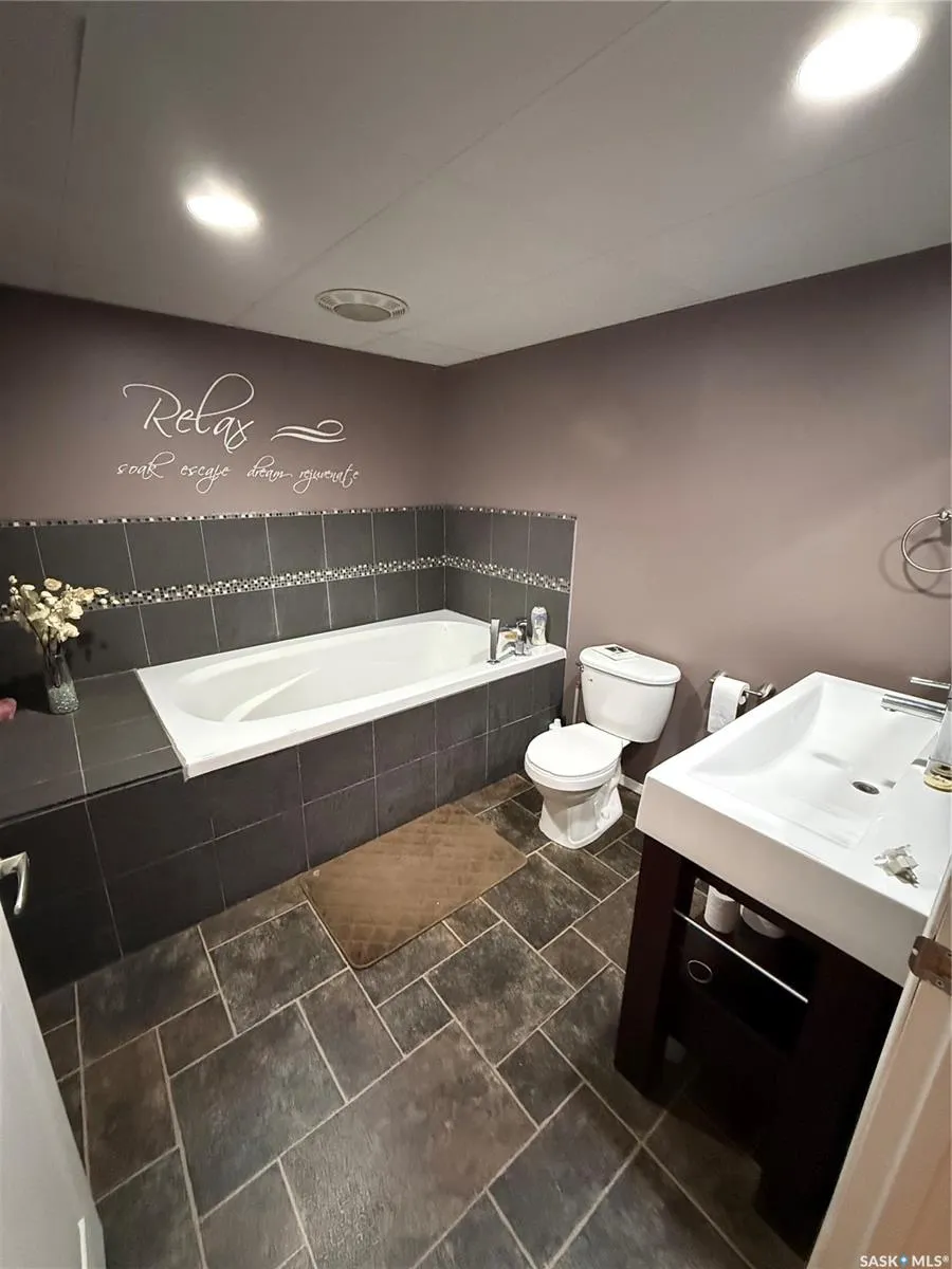 220 5th STREET W