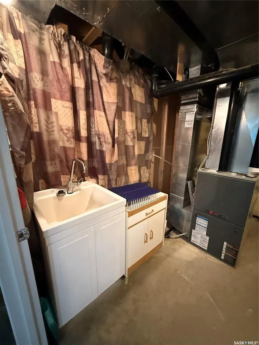 220 5th STREET W