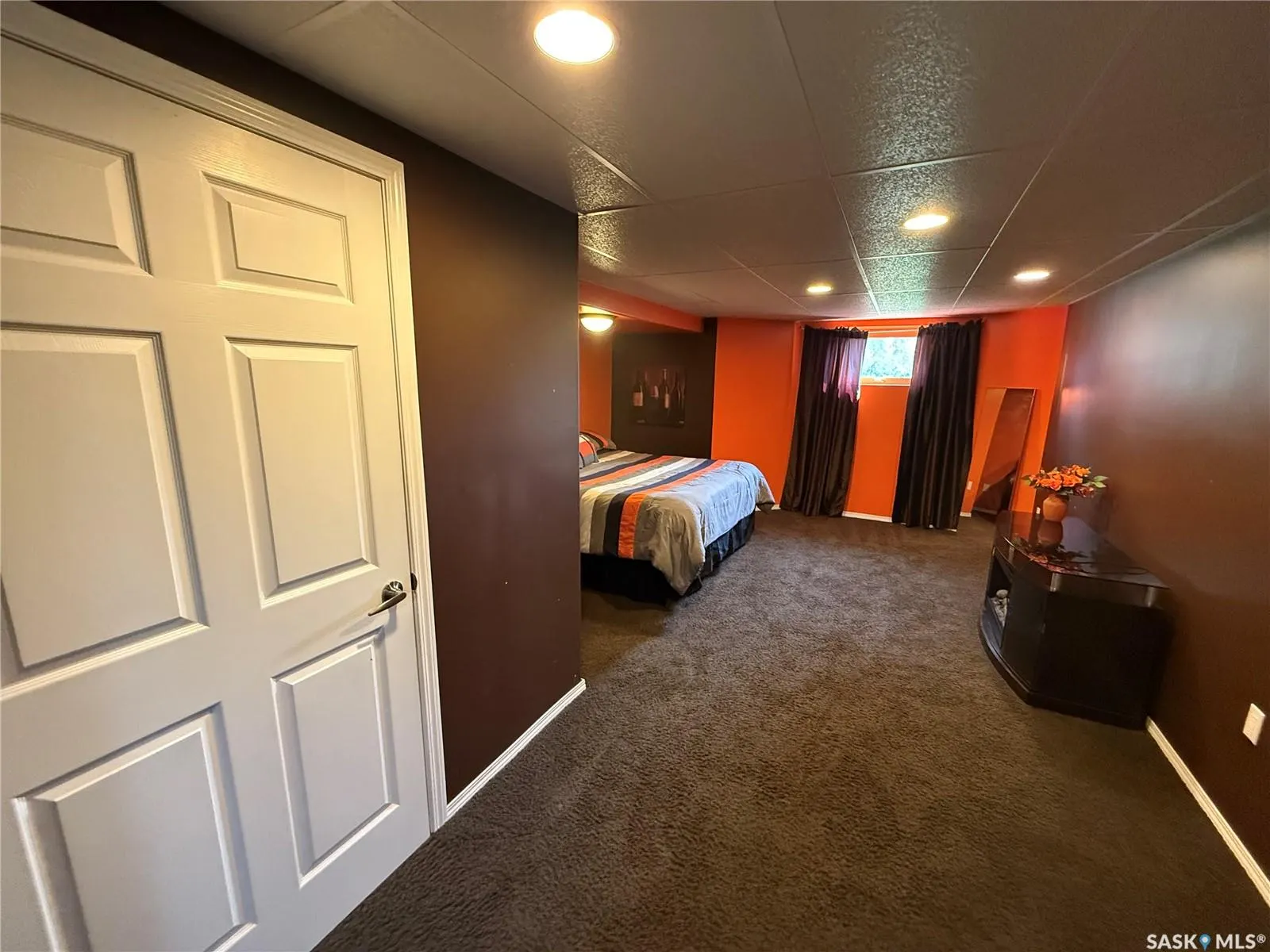 220 5th STREET W