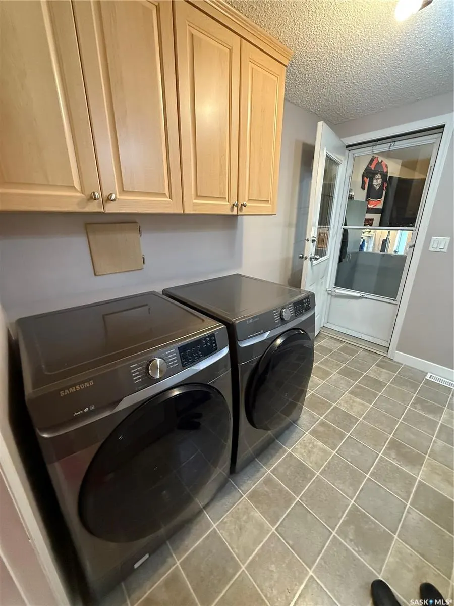 220 5th STREET W