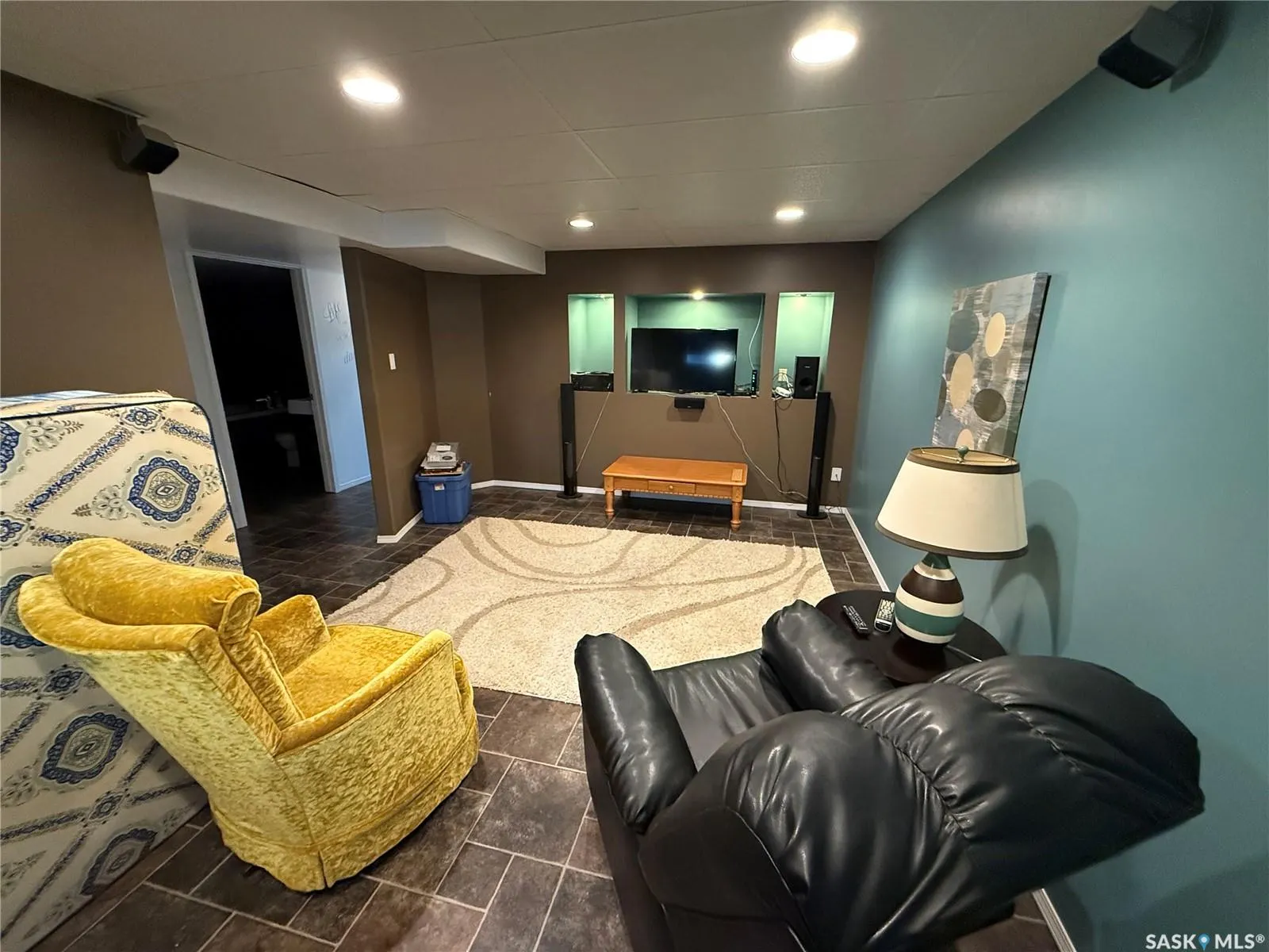 220 5th STREET W
