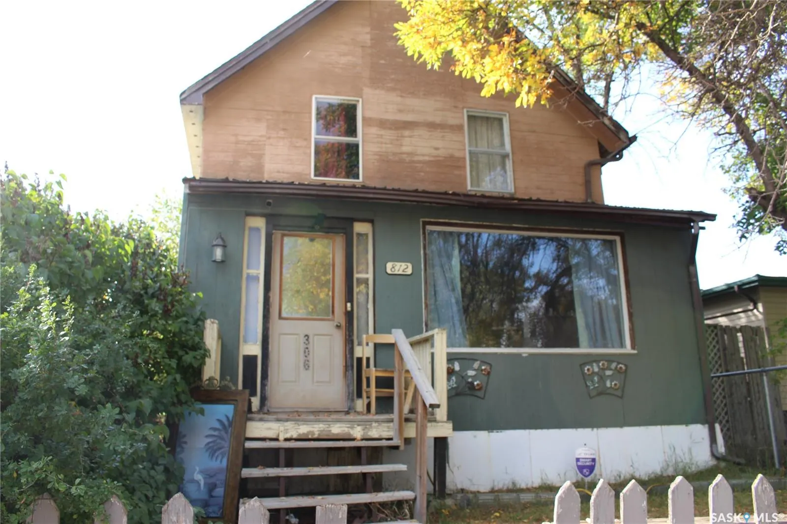 812 Cartier AVENUE