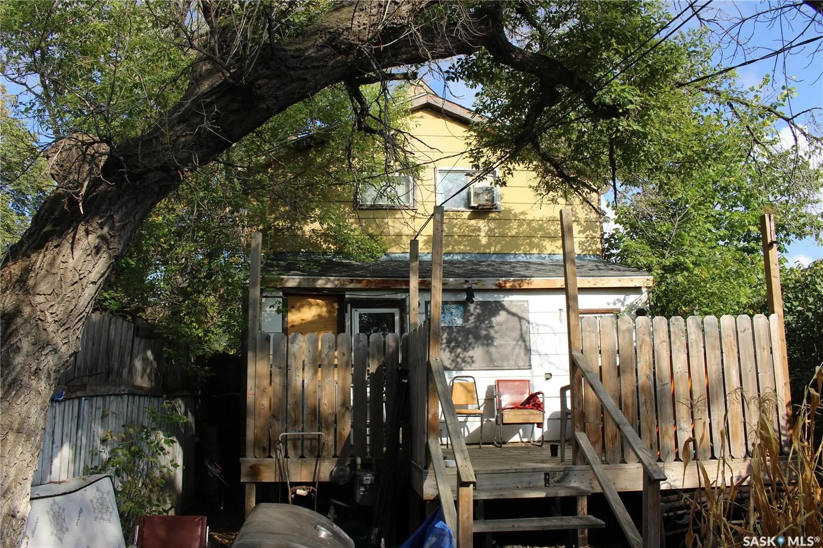 812 Cartier AVENUE