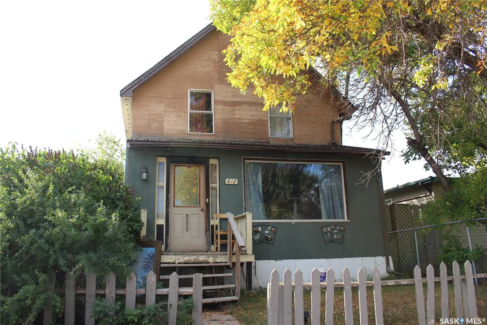 812 Cartier AVENUE